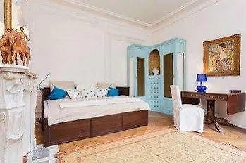 Designer Stay - Eiffel Tower Paris France